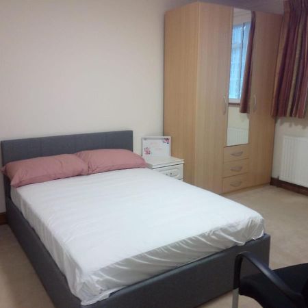 1St Gold Accommodation 埃尔沃斯 外观 照片