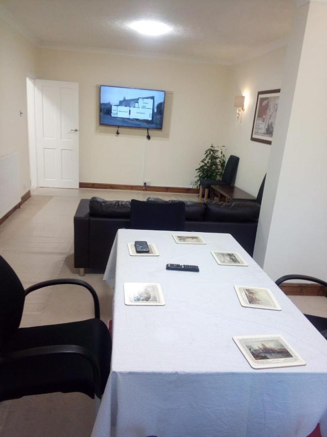 1St Gold Accommodation 埃尔沃斯 外观 照片