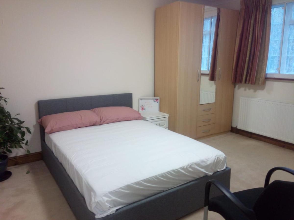 1St Gold Accommodation 埃尔沃斯 外观 照片