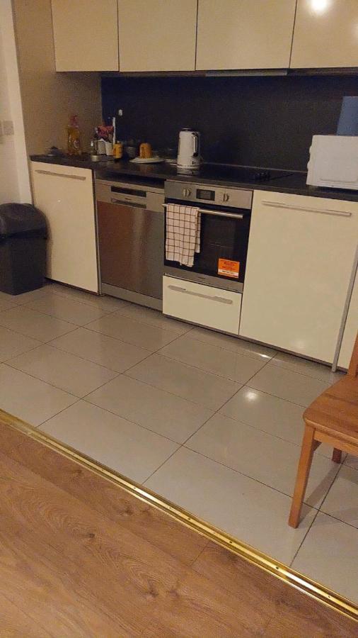 1St Gold Accommodation 埃尔沃斯 外观 照片